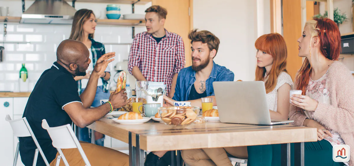 Repas partagé en colocation