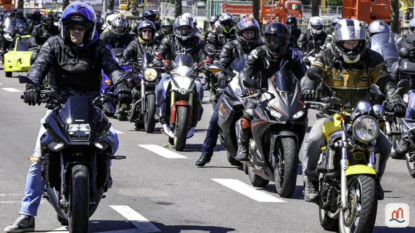 Moto en circulation près de Rouen